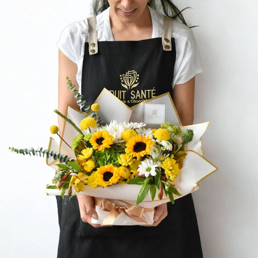 arreglo de girasoles y flores amarillas