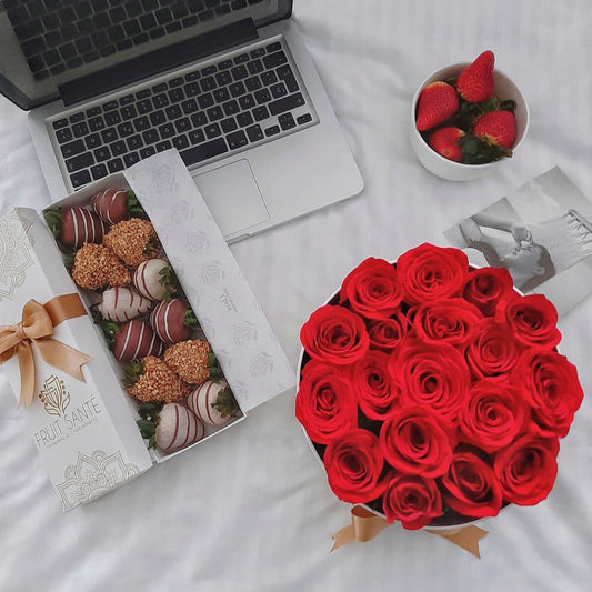 Arreglo de rosas y fresas con chocolate en Bogotá