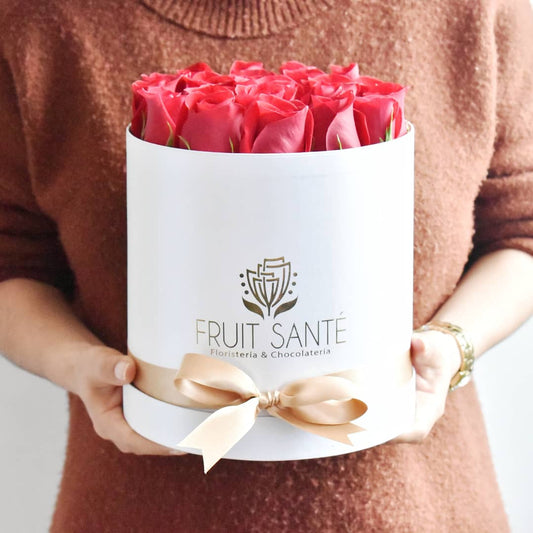 arreglo de rosas en caja cilindrica