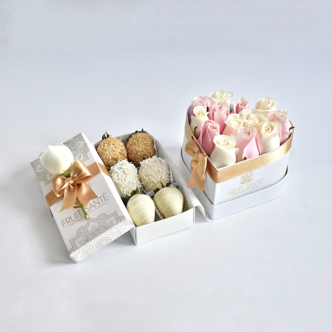 corazon de rosas con fresas con chocolate