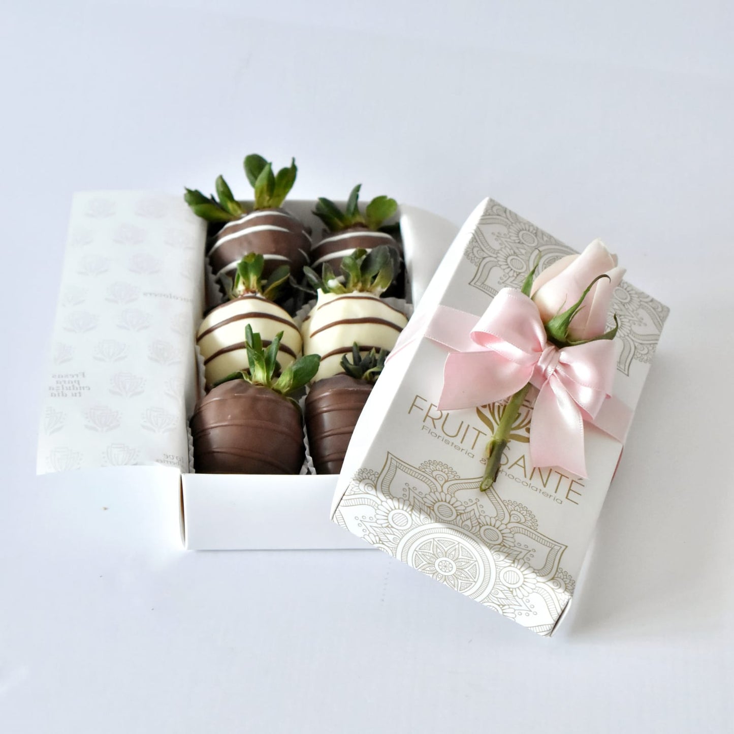 Caja de fresas con chocolate en bogotá