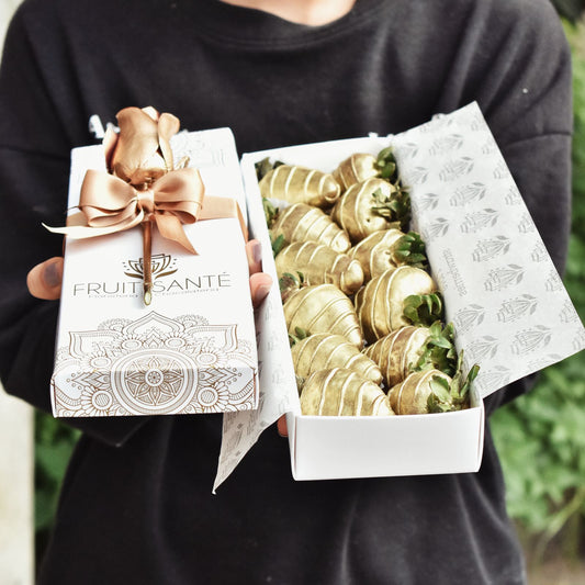 ✨ Caja de 12 Fresas premium con dorado comestible + Rosa Dorada🌟