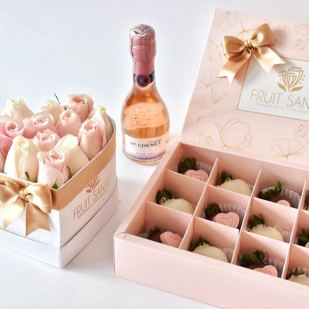 corazon de rosas y fresas con chocolate y champaña para regalar en Bogotá