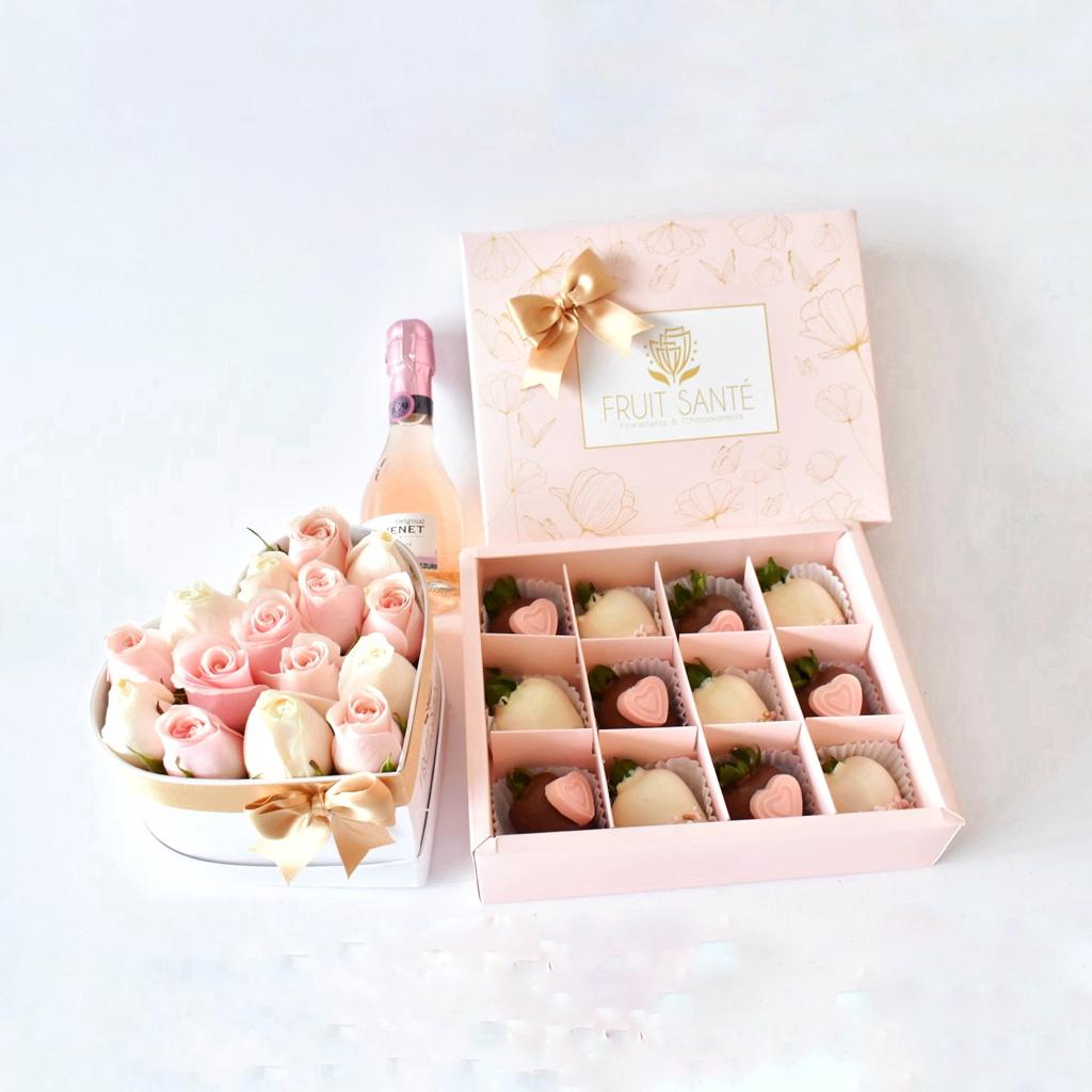 corazon de rosas y fresas con chocolate y champaña para regalar en Bogotá