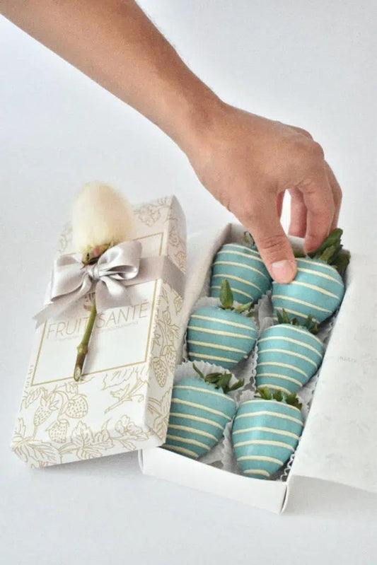 Caja de fresas con chocolate azul para hombre en Bogotá