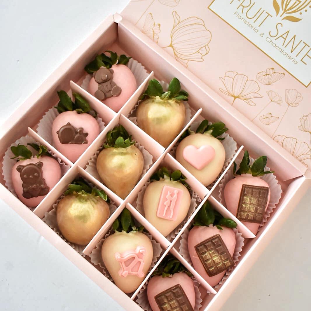 caja elegante con fresas con chocolate en Bogotá