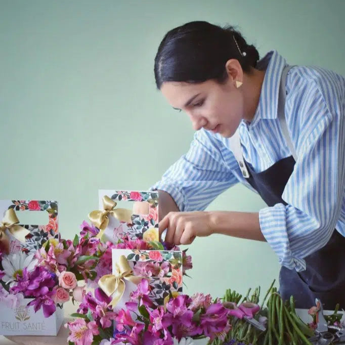 Flores con fresas con chocolate y champaña