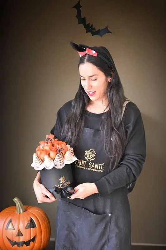 arreglo de fresas con chocolate y rosas para halloween