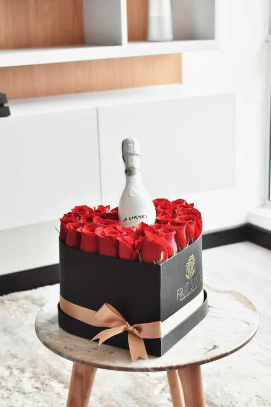 Corazon de rosas y champaña JP Chenet en Bogotá