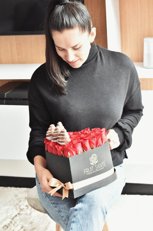 corazon de rosas y fresas con chocolate en Bogotá