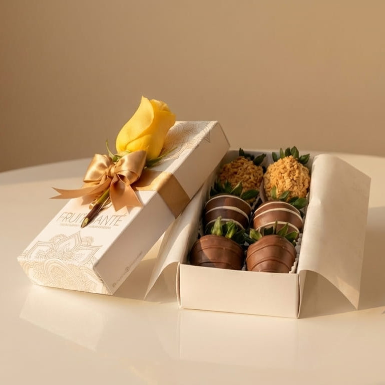 Caja Fruit Santé con fresas cubiertas de chocolate y rosa amarilla en caja premium (Bogotá)