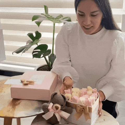 🧸Corazon de rosas en tonos pasteles + Caja rosada de 12 Fresas premium + Osito Teddy tejido a mano.🌸🍓💕