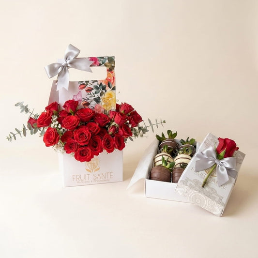 Dúo Jardín Floral con rosas rojas en caja jardinera y caja de fresas con chocolate con moño plateado