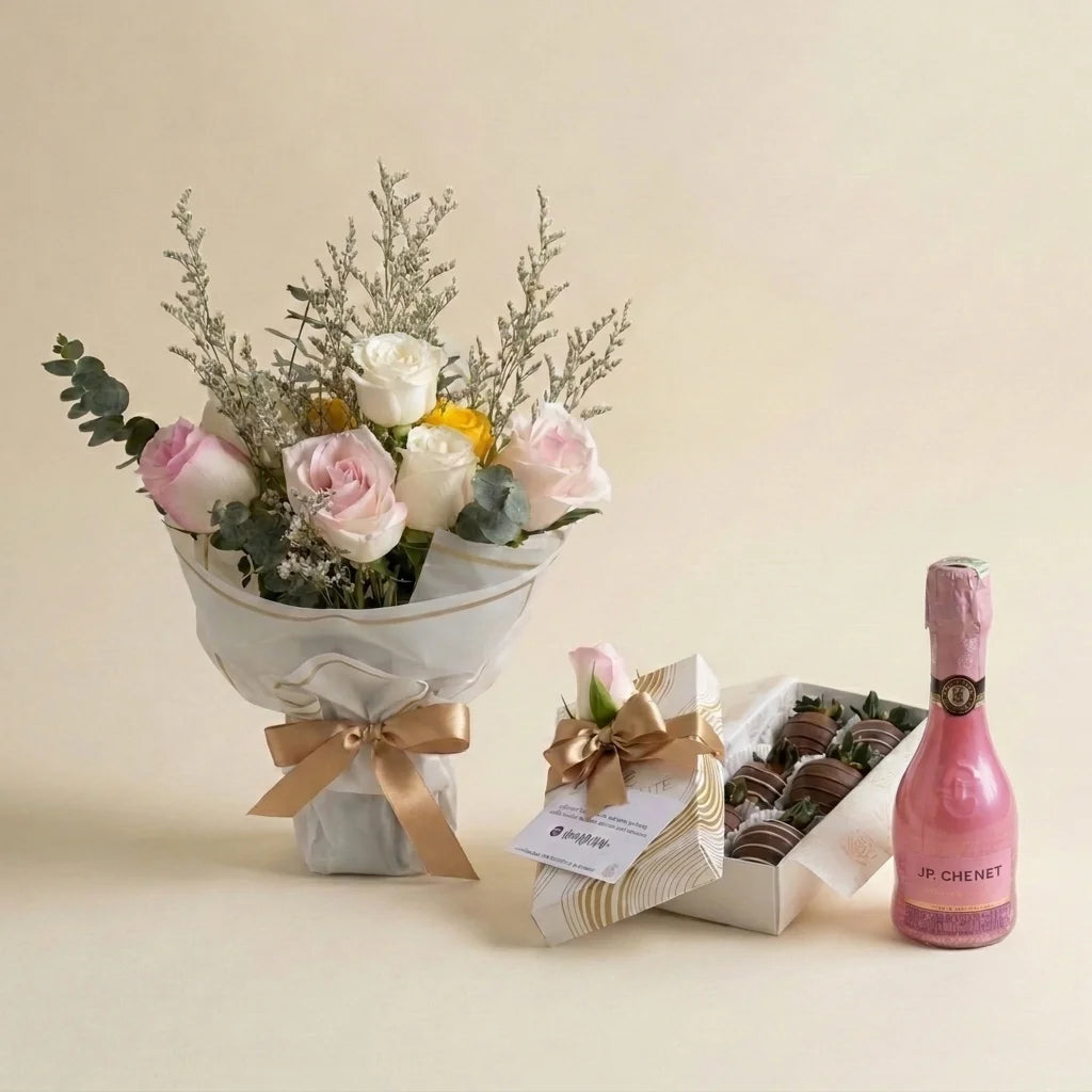 bouquet de rosas rosadas, blancas y amarillas y fresas con chocolate y champaña jp chenet