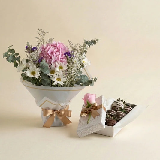 Bouquet de flores y hortensia y caja de fresas con chocolate a domicilio en Bogotá