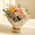 Bouquet de Rosas Pastel con Eucalipto – Entrega Hoy en Bogotá