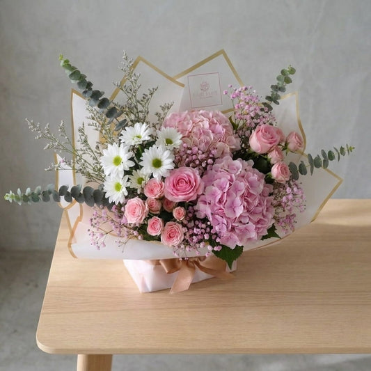 Bouquet de hortensias rosadas, rosas y margaritas blancas a domicilio en Bogotá — Fruit Santé