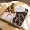 Caja de 6 Fresas con Chocolate y Rosa Dorada