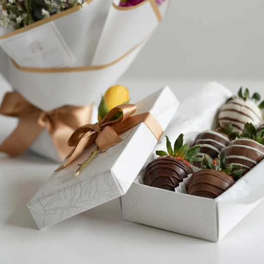 Duo Florencia: “Detalles que Enamoran” – Flores + Fresas con Chocolate
