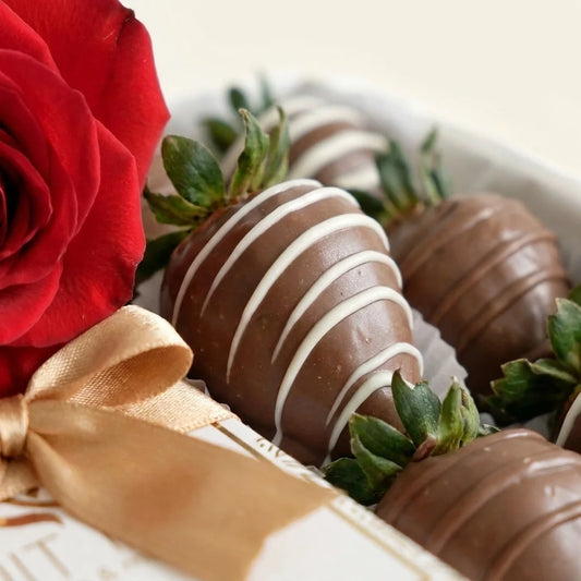 caja de fresas con chocolate en bogota