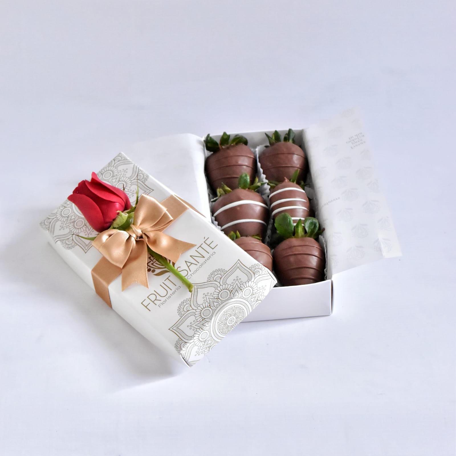 Caja de 6 Fresas con chocolate en bogotá
