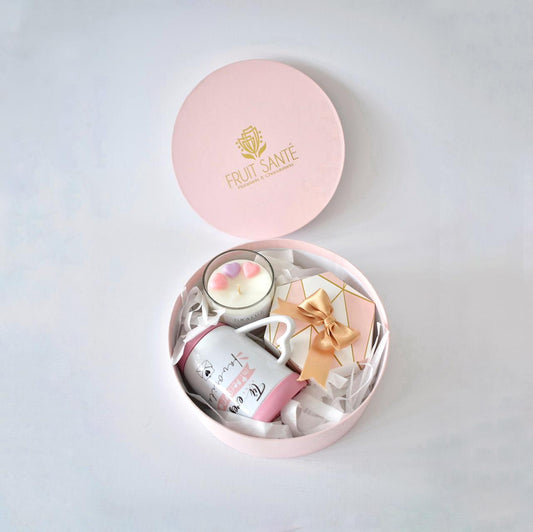 🎀 Caja Cilíndrica de Regalo con Fresas, Taza y Vela Aromática | El Detalle Perfecto para Consentir