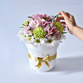 Arreglo de Flores Surtidas: 🌼 Arreglo “Alegría Floral”: Un suspiro de color y frescura que alegra el alma 💛
