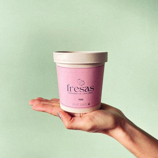 Vaso de fresas cubiertas con chocolate