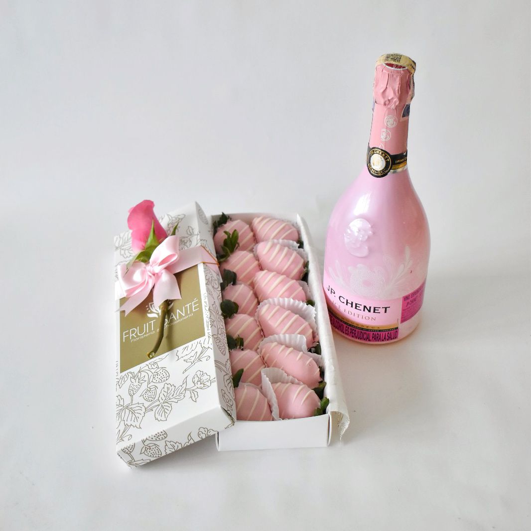 Caja de fresas con chocolate rosado y champaña JP Chenet en Bogotá