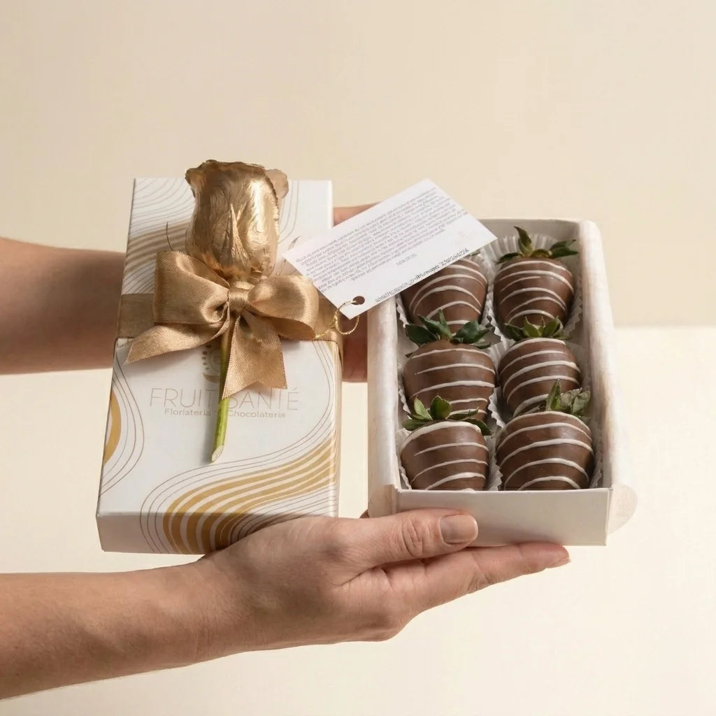 Caja de 6 Fresas con Chocolate y Rosa Dorada