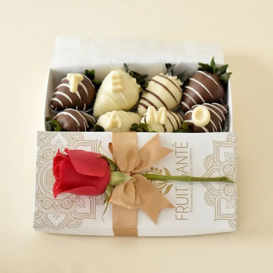 Caja de 8 fresas con chocolate, chocomensaje Te Amo y rosa roja a domicilio en Bogotá - Fruit Santé