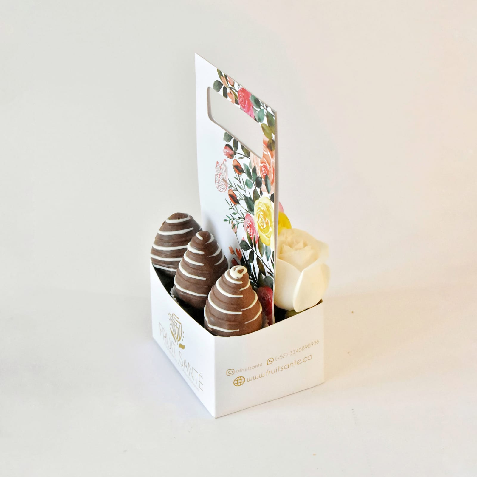 Rosas y fresas con chocolate en Bogotá