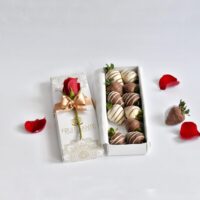 Caja de 12 Fresas premium con chocolate + Rosa