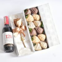 Caja de 12 Fresas premium con chocolate + Rosa dorada y Vino