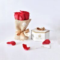 Mini bouquet de rosas rojas + caja de 3 Fresas premium con chocolate (Dúo Florencia)