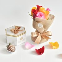 Mini bouquet de rosas + caja de 3 Fresas premium con chocolate (Dúo Florencia Mix)