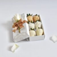 Caja de 6 Fresas premium con chocolate + Rosa Blanca