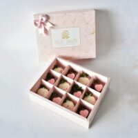 Caja de 12 Fresas premium con chocolate (Luxury con tonos rosados)