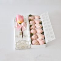 Caja de 12 Fresas premium con chocolate Rosado + Rosa Rosada