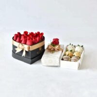 Corazon de rosas rojas + Caja de 6 Fresas premium con chocolate