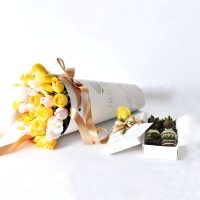 Bouquet de 24 Rosas mix de colores surtidos + Caja de 6 Fresas premium con chocolate (Duo Paris Mix)