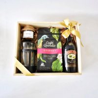 Caja de regalo con cafe, crema de whisky, prensa francesa