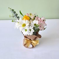 Composicion Floral Campestre: Mini Bouquet de Flores y surtidas
