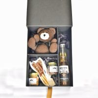 Sorprende a Papá con Nuestra Caja de Regalo Exclusiva: Cerveza y Snacks Gourmet